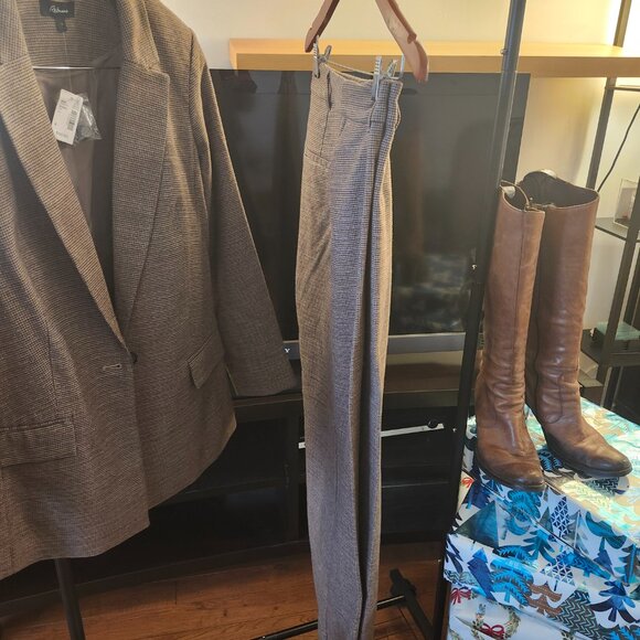 Brown Plaid suit - Picture 4 of 8